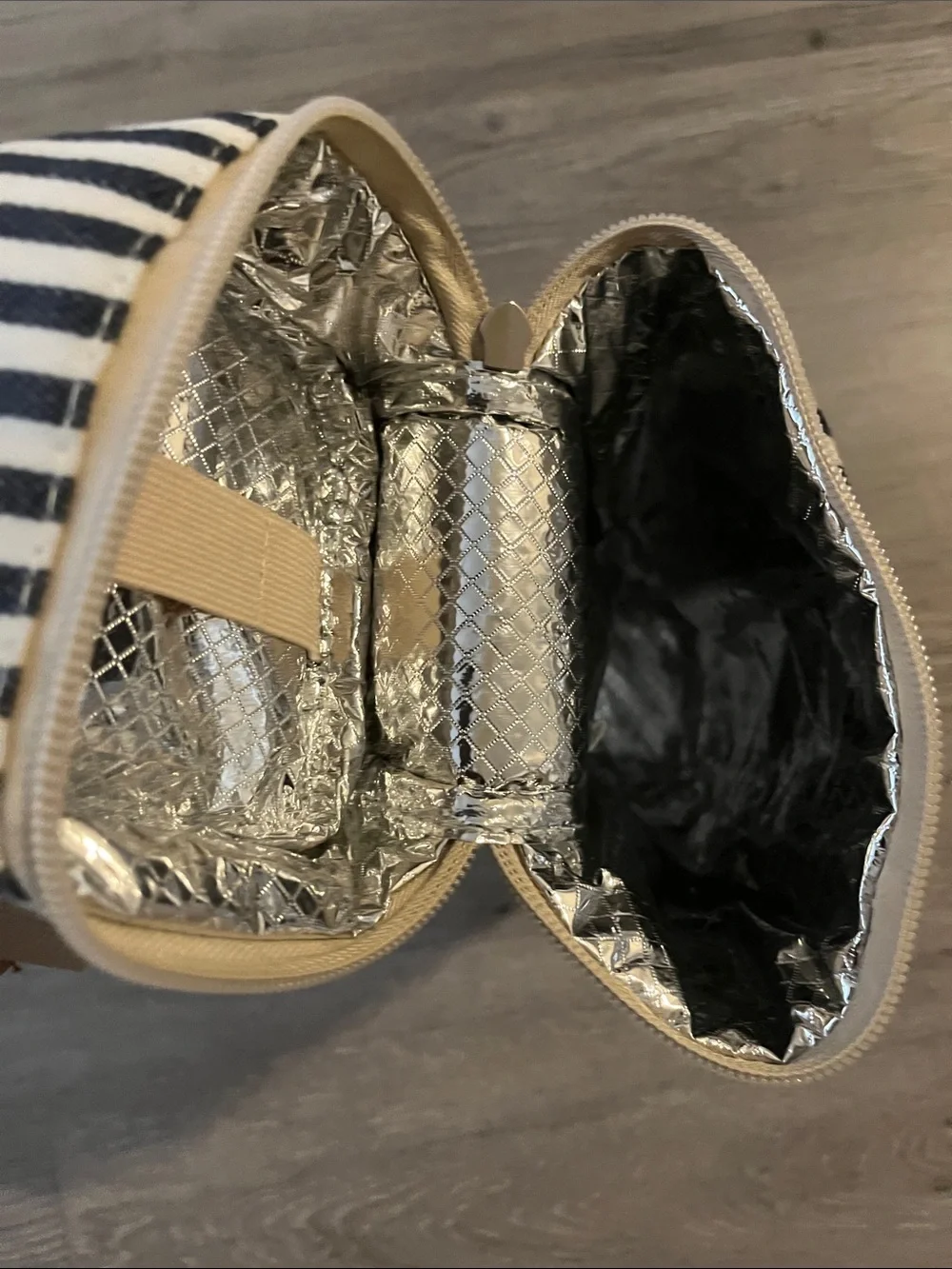 Opux Black & White Striped Insulated Bottle Carrier Bag